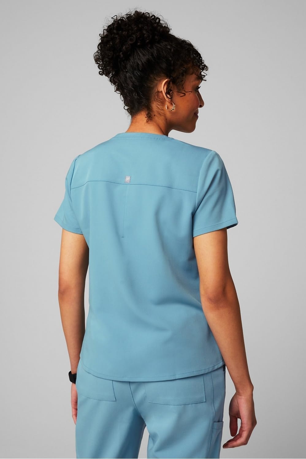 image:imageFabletics Womens Method 2Pocket Scrub Top MotionTech 4Way Stretch WrinkleResist AntiShrinkWave