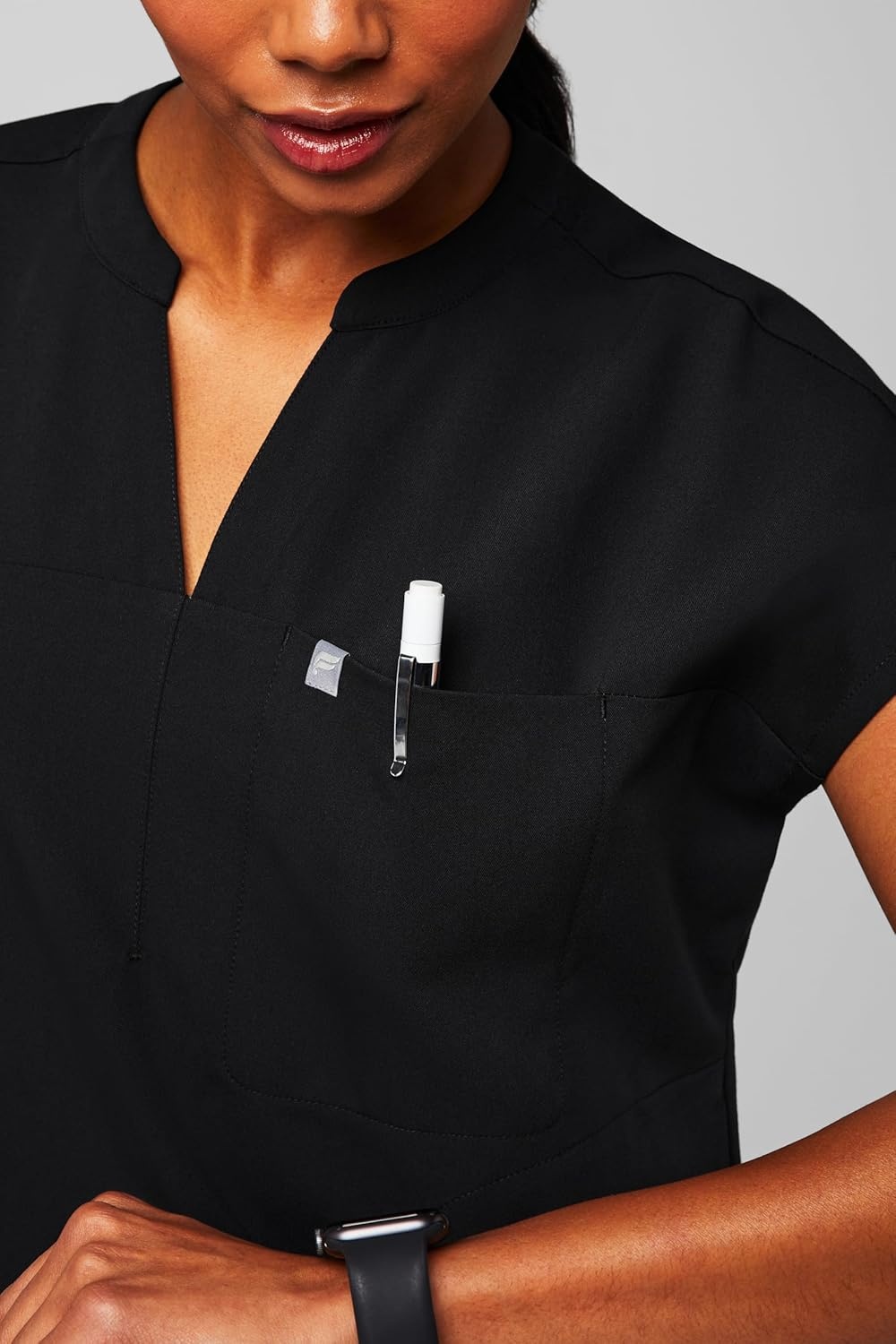 image:imageFabletics Womens Evolve 3Pocket Scrub Top with an Oversized Fit MotionTech 4Way Stretch WrinkleResist AntiShrinkBlack