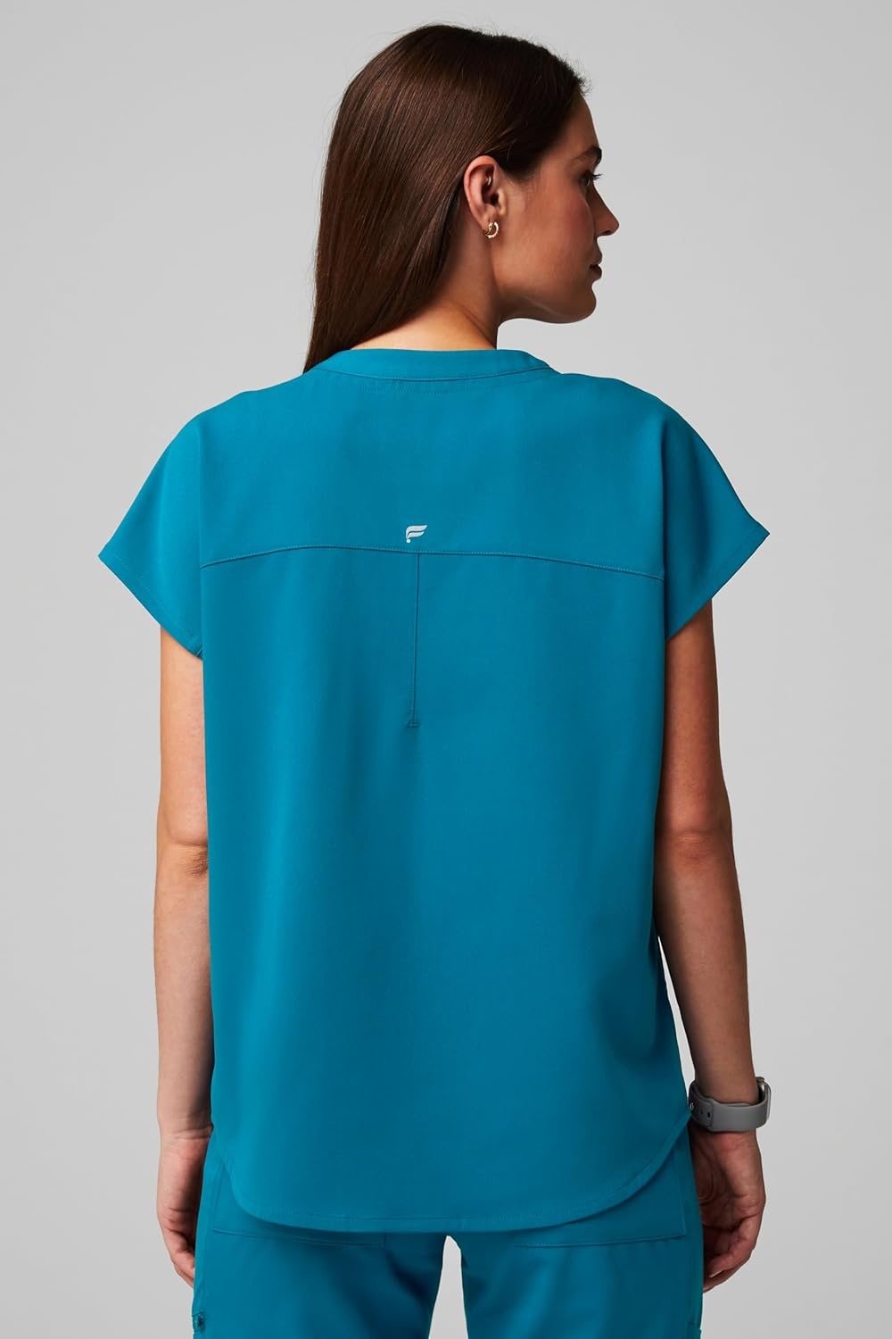 image:imageFabletics Womens Evolve 3Pocket Scrub Top with an Oversized Fit MotionTech 4Way Stretch WrinkleResist AntiShrinkCaribbean Blue