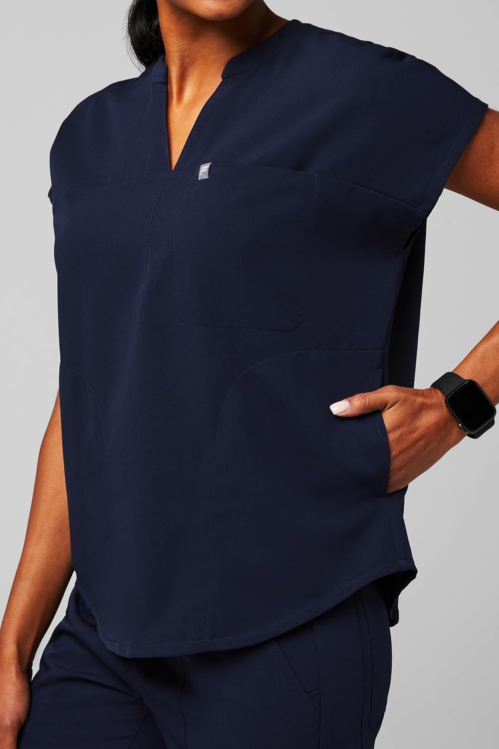 image:imageFabletics Womens Evolve 3Pocket Scrub Top with an Oversized Fit MotionTech 4Way Stretch WrinkleResist AntiShrinkNavy