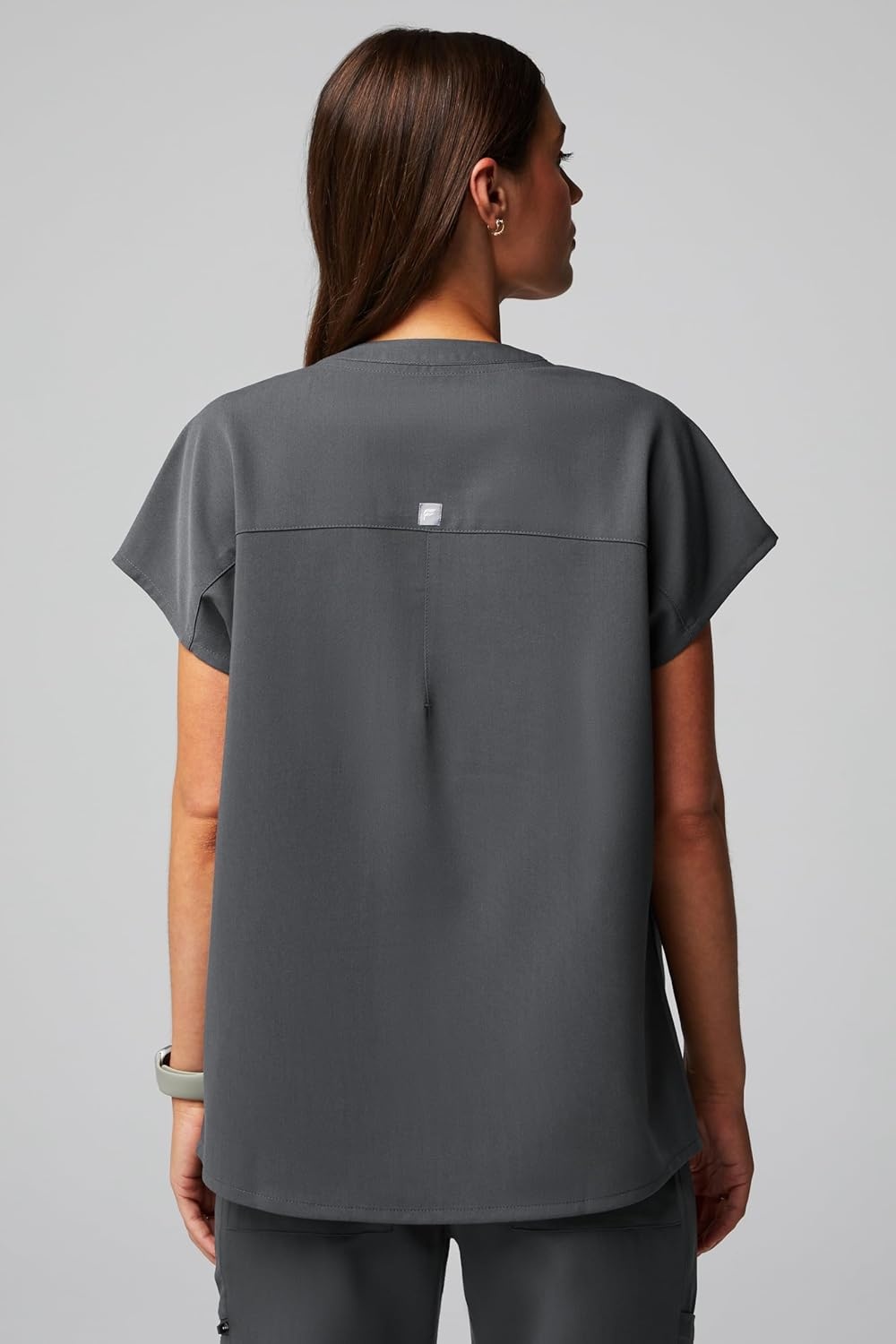 image:imageFabletics Womens Evolve 3Pocket Scrub Top with an Oversized Fit MotionTech 4Way Stretch WrinkleResist AntiShrinkOnyx