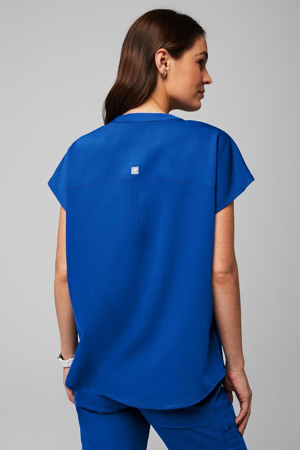 image:imageFabletics Womens Evolve 3Pocket Scrub Top with an Oversized Fit MotionTech 4Way Stretch WrinkleResist AntiShrinkRoyal Blue