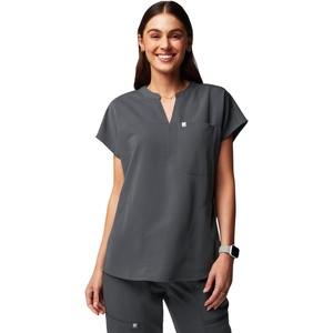 Fabletics Women’s Evolve 3-Pocket Scrub Top with an Oversized Fit – MotionTech, 4-Way Stretch, Wrinkle-Resist, Anti-Shrink(Onyx)